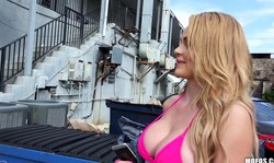 Stunning Latina Skyla Novea shows off her oral skills for cash