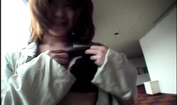 Redhead Saki Amemiya flashed her crack in the train