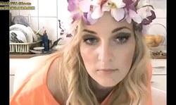 Beauty licking her feet on webcam