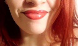 Big-bottomed lady in blue panties poses in doggy style pose