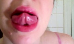 Good-looking athletic bitch in stockings has a long tongue