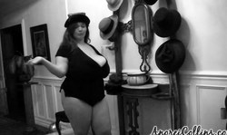 Playful hottie Anorei Collins shows off her amazing round bottom