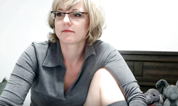 Blonde milf loves filling her holes