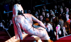 Sensual stripper is showing her wide-opened pussy for everyone