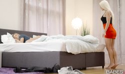 Blondes dolls Blanche Bradburry and Vinna Reed suck a huge loaded cock