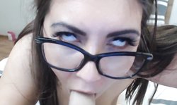 Beautiful Cam Babe Perform An Awesome Masturbation Show