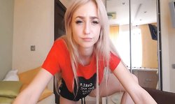 Gorgeous Slim chick went wild live on cam