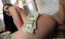 Amazon Amanda is getting on the knees just to suck a big tool