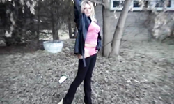 Astonishing curvy chick shows off her booty in the public park