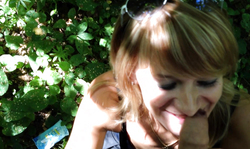 Astonishing blowjob in the public park performed by a hot babe