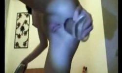 Miss justine s'encule toute seule