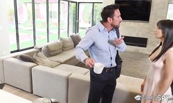 Lusty teen Nanny Spy Brooklyn Gray gives a great blowjob on the knees