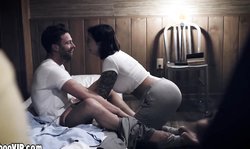 Teen forces parent to watch her analyzed