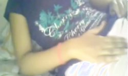 SEXY INDIAN ON WEBCAM PLAYING