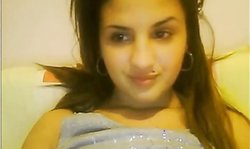 18 years old girl flash tits on the cam