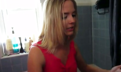 Amateur blonde in red tee is flashing her very fuckable booty
