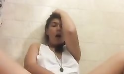 MOROCCAN BIRD GETS AGONORGASMOS IN SHOWER ROOM