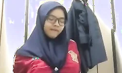 Malay Govt Official Masturbate in Water Closet Part 1