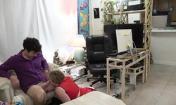 Stepdaughter gets her stepdad to pop her cherry