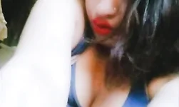 اسمي شهد من بولاق عندي ١٨ سنه الي عجبو جسمي يكلمني وحبيبى الشقه