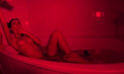 Girl Masturbate Pussy and Gazoo Big Sex Toy dad-papa Ejaculation Closeup