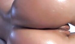 Gostosa Potranca Exibindo o Rabo