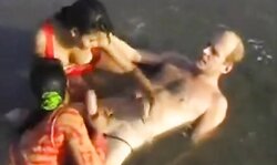 2 Indian girls with white guy in beach have fun blowjob..