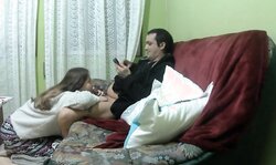 Watching a TV series I can not stand and I have to suck the winkle put her fat and hard ride until she drips cum