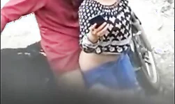 Mi Vecina se folla al novio en la calle no se entero que la estaba grabando pensó que las calles estaban solas en medellin colombia
