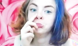 Her Name ? sweet girl tattooes masturbates on cam