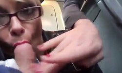 Zwei Schlampen geben Gruppe blasen mich in Buss