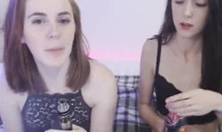 Lesbian Babes Playing And Eating Pussy On Cam