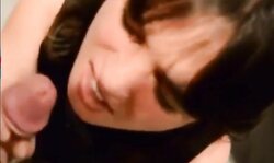 Ejac faciale dans l'ascenseur