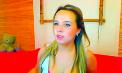 Blondie fingers her pussy live at 1hottie for fans