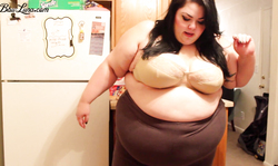 Black-haired BBW Luna demonstrates her body in brown pants