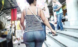 Her stunning big booty and tight jeans are looking sweet