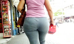 Amateur babe in pink t-shirt is having a really good big booty