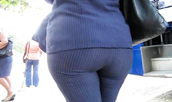 Just spotted a sexy babe in black jacket that's having a good big ass
