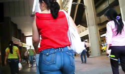 Sexy big-butt amateur lady is getting her ass filmed in close-up