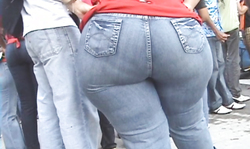 Just look lil bit closer on this amazingly wide big booty