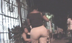 Spotted a spicy as fuck big booty in the night lights