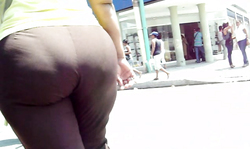 Sexy-looking big booty chick in tight pants spotted on the street