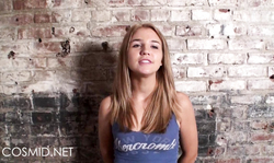 Fashionable Cosmid babe demonstrates amazing slender body