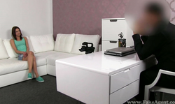 Awesome-looking amateur model showing off her naked boobies