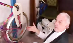 Bitchy young babe gives a perfect deepthroat for Oldje