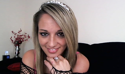 Blondie Nikki Sims pose in black high heels and black fishnet