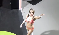 Sporty babe Nikki Sims is playing basketball in a hot way