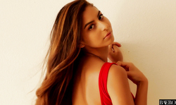 Latina BAEB Nina North gives a gorgeous blowjob down on the knees