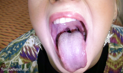 Golden blonde with long tongue licks her soles on the bed