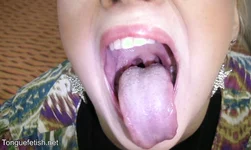 Golden blonde with long tongue licks her soles on the bed